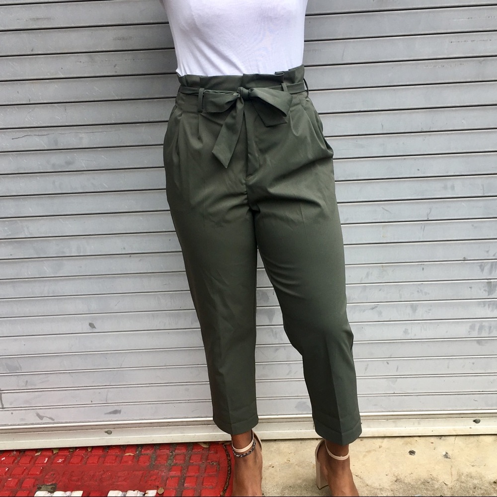 SOLD.    Papers bag waisted tapered legs - Picture 5 of 8